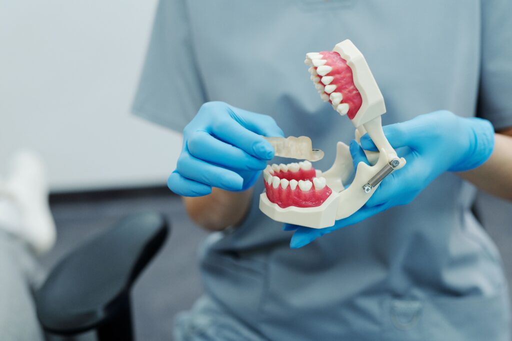 Paciente superando la vergüenza de ir al dentista en Lanzarote.